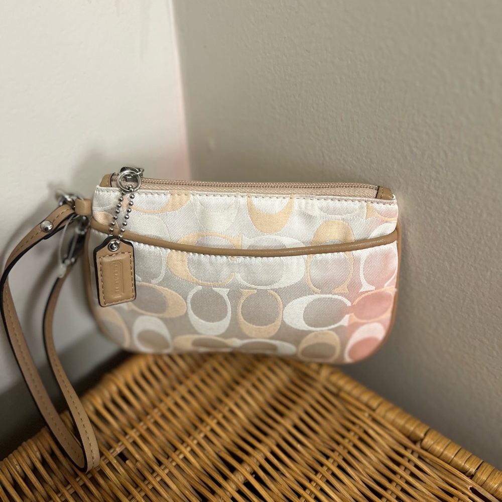 Coach signature Beige and Cream C Wristlet w/hanging tag front pocket